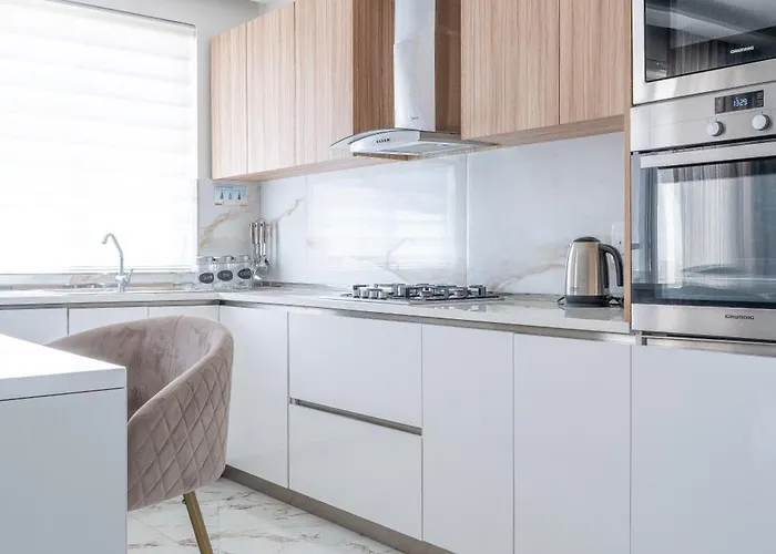 Modern & Luxurious Apartment - Prime Location